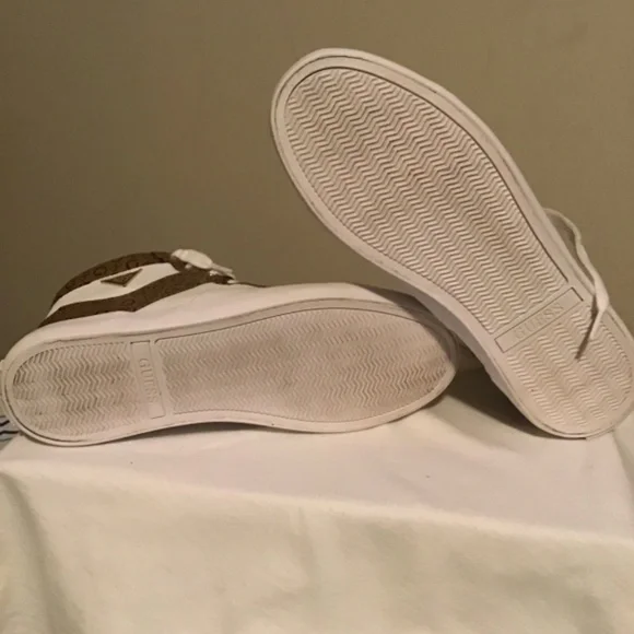 🔥GUESS, women’s size 9M, super clean, pre-owned, see photos - Picture 6 of 6
